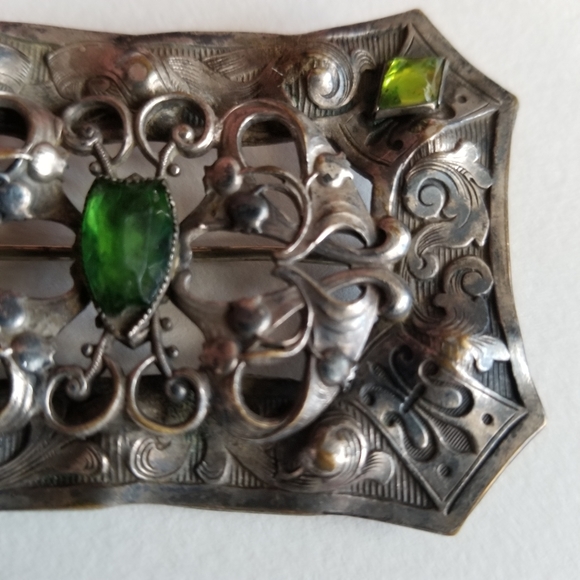 Antique brooch sash pin faux buckle green silver tone Edwardian C clasp - Picture 5 of 15